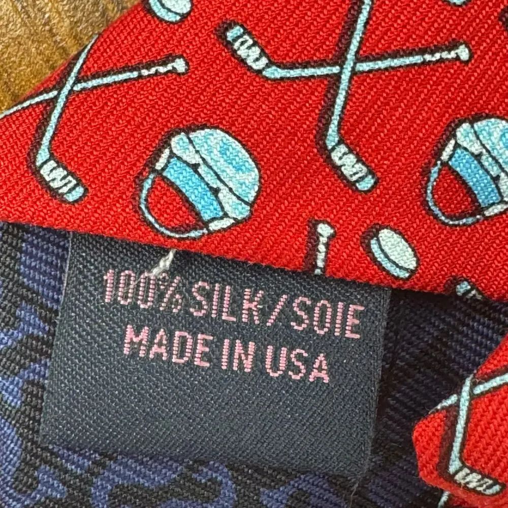 Vineyard Vines‎ Red 100% Silk Hockey Sticks Skinny Tie Novelty Print Made in USA